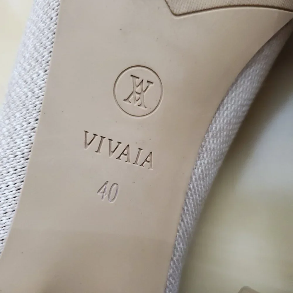 Vivaia Elvia Round Toe Chunky Heel Beige Women's Slip On Pumps Size 40 US 9